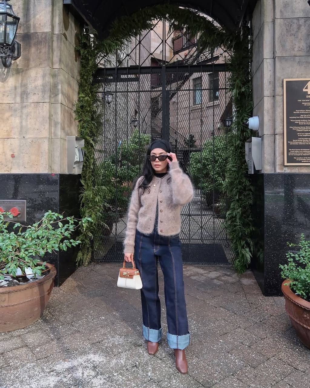 Elise - Brown Canvas