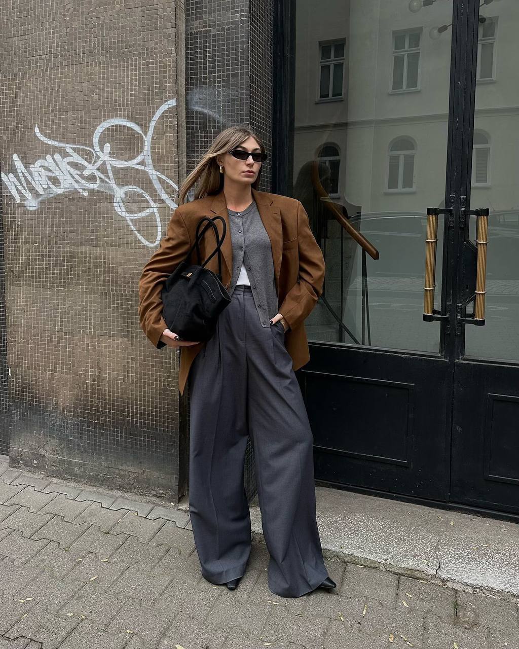 Hana Medium Tote - Black